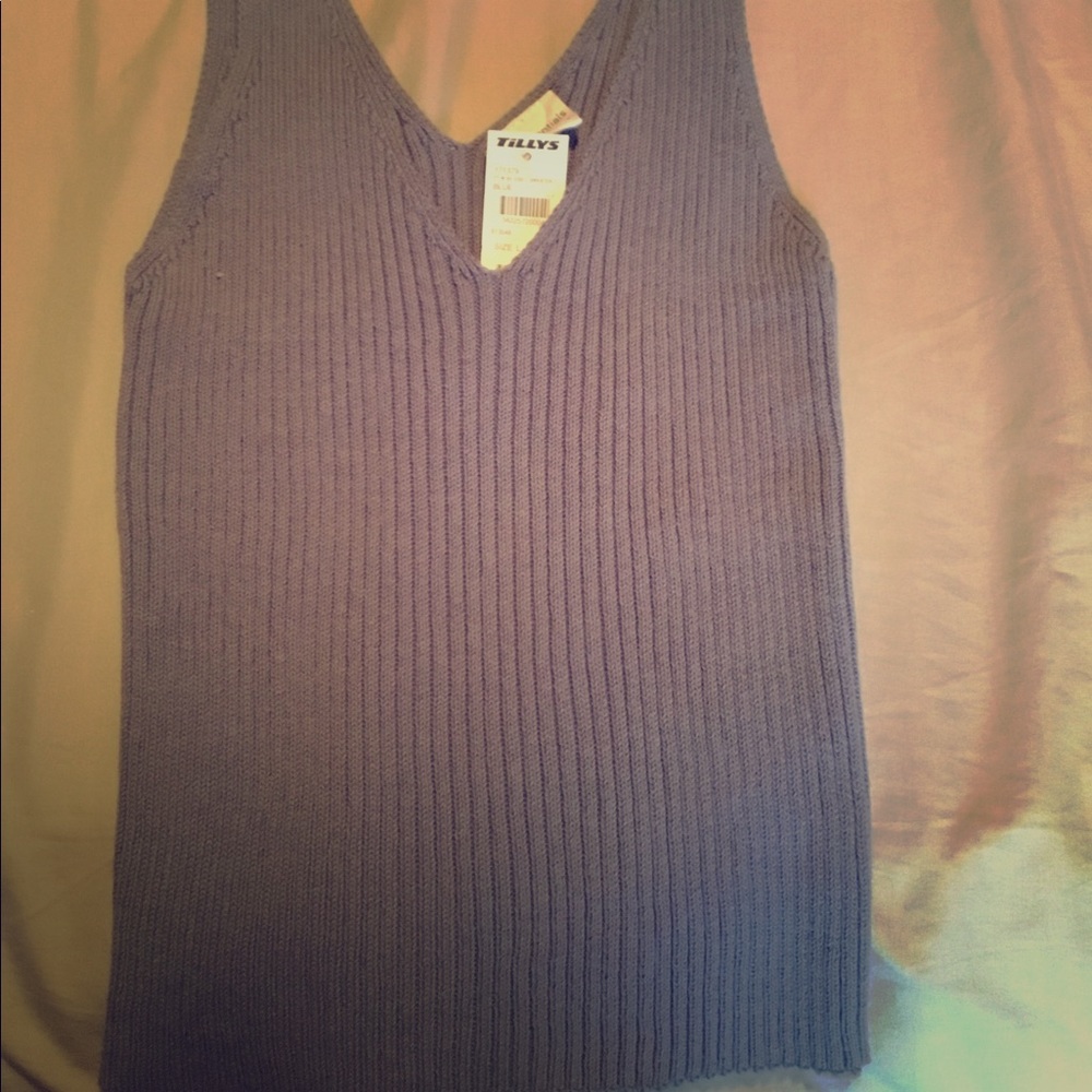 Tilly's blue tank top